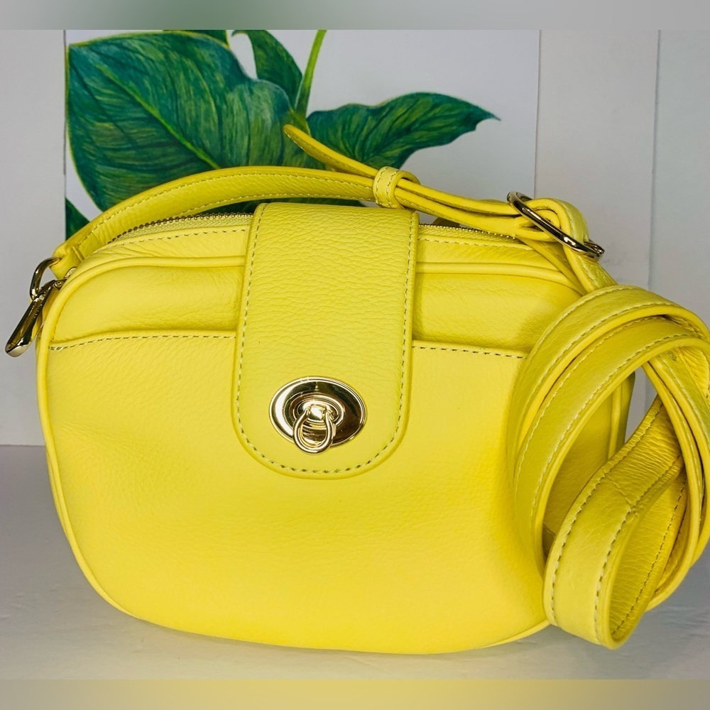 Talbots NWOT Pebbled  Napa Yellow Leather Turnlock Camera Bag/Crossbody! - Picture 2 of 9